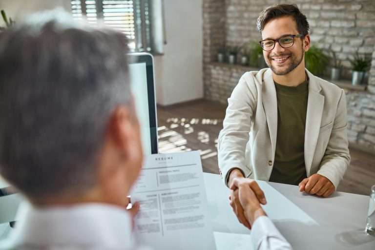 Qué obligaciones laborales tiene una empresa al contratar a su primer empleado